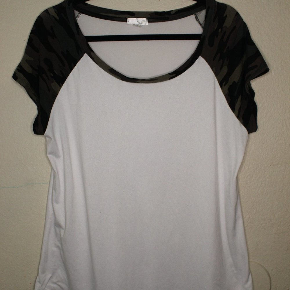 White Shirt Camo Pattern Sleeves Size XL Loose